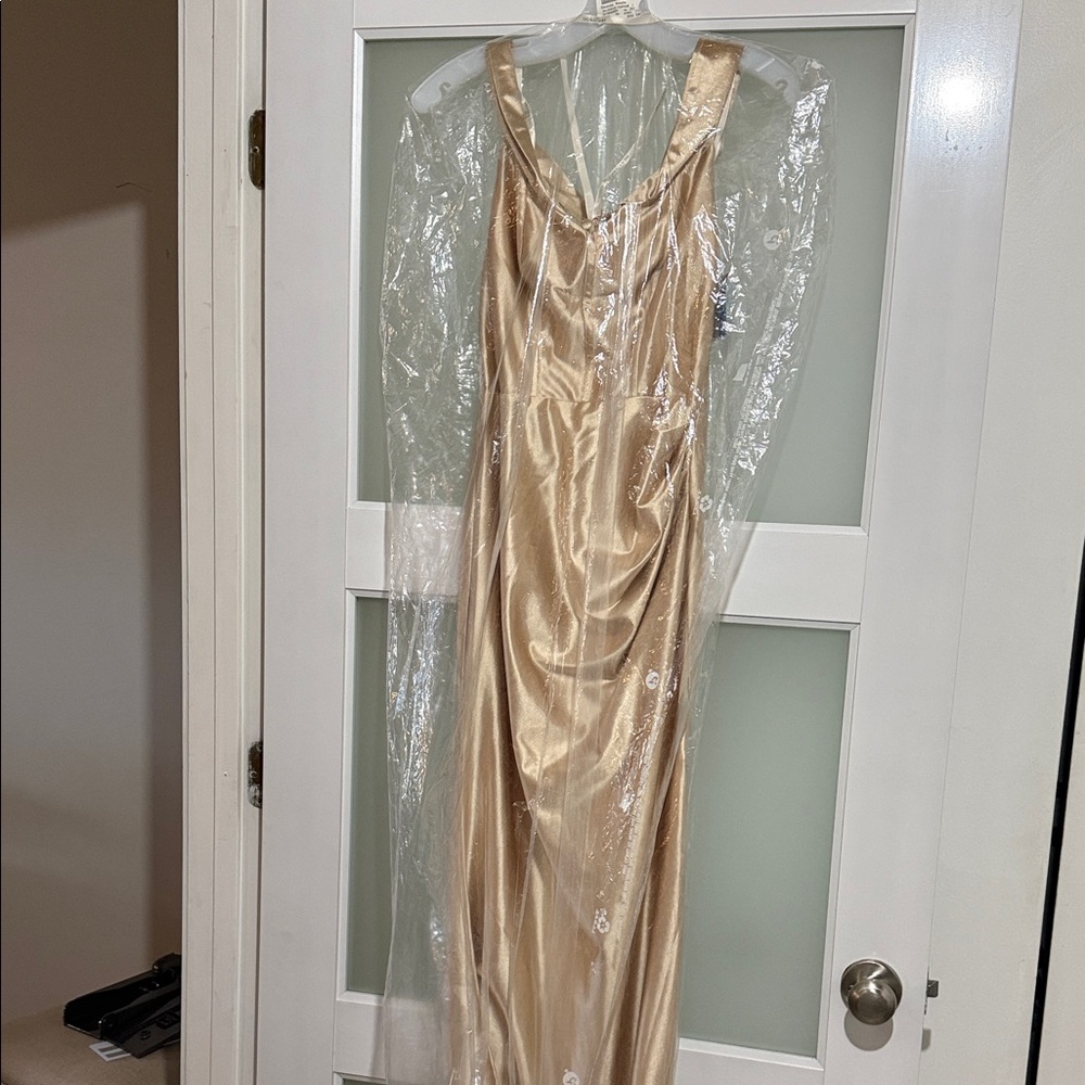 Elegant Strapless Satin Dress in Gold - Picture 3 of 5